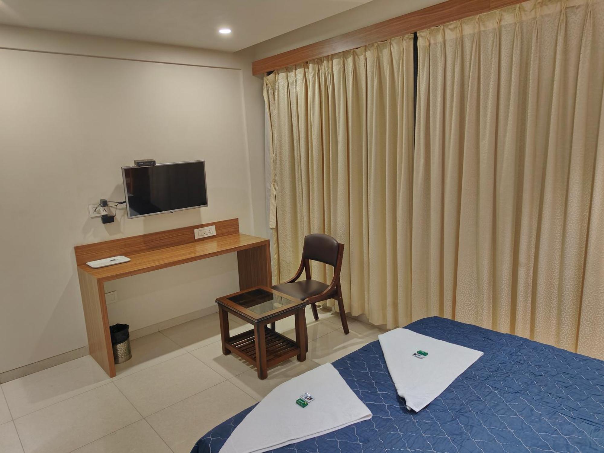 Hotel Sahyog & Rooms Surat Ngoại thất bức ảnh